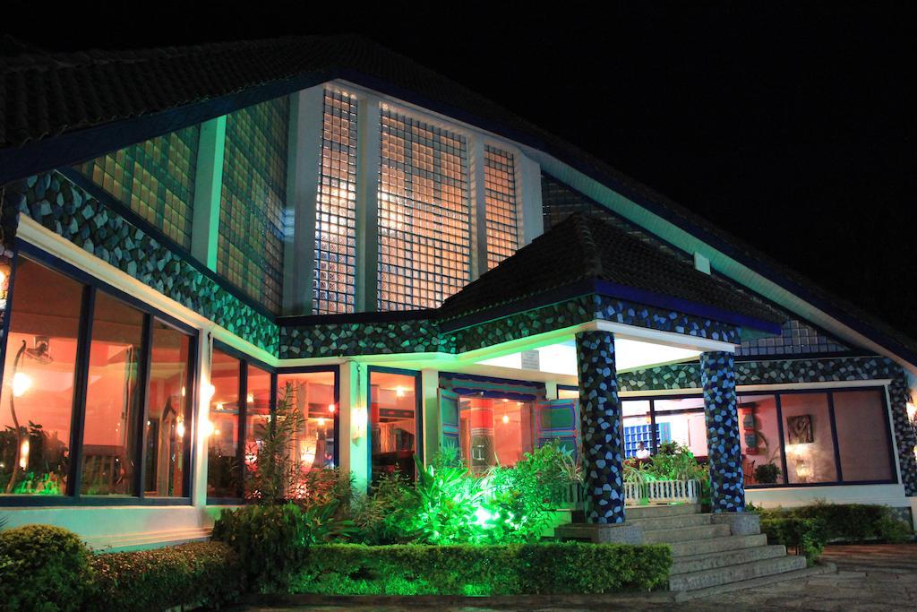Beachcomber Hotel And Resort Daressalam Exterior foto